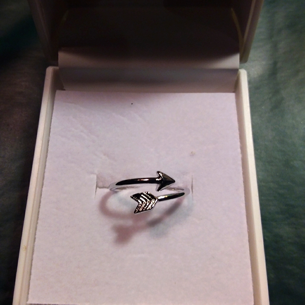 Silver Arrow Toe Ring